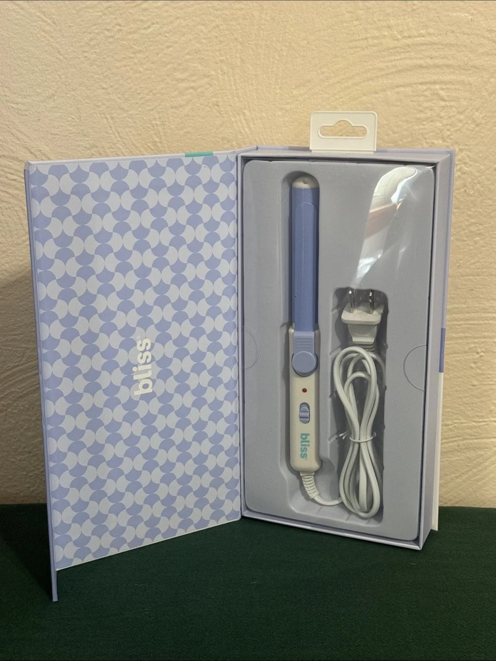 Bliss Mini Travel Curler in Lavender and Cream